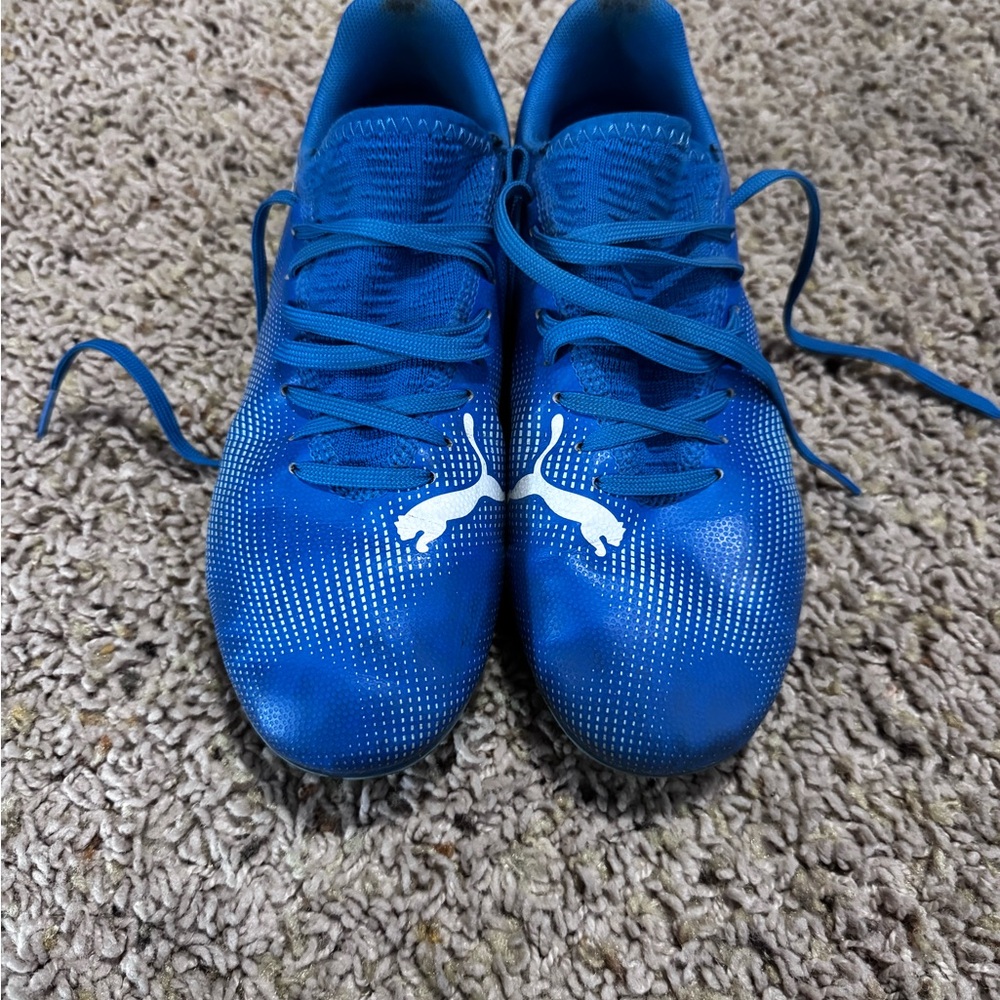 Puma Kids' Vibrant Blue Soccer cleats